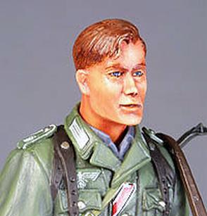 1/16 German Machine Gunner On Maneuver