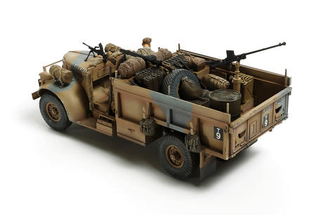 1/35 British Lrdg Command Car North Africa (W/7 Figures)