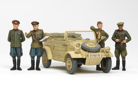 Russian Commanders/Staff Car W/4 Figures